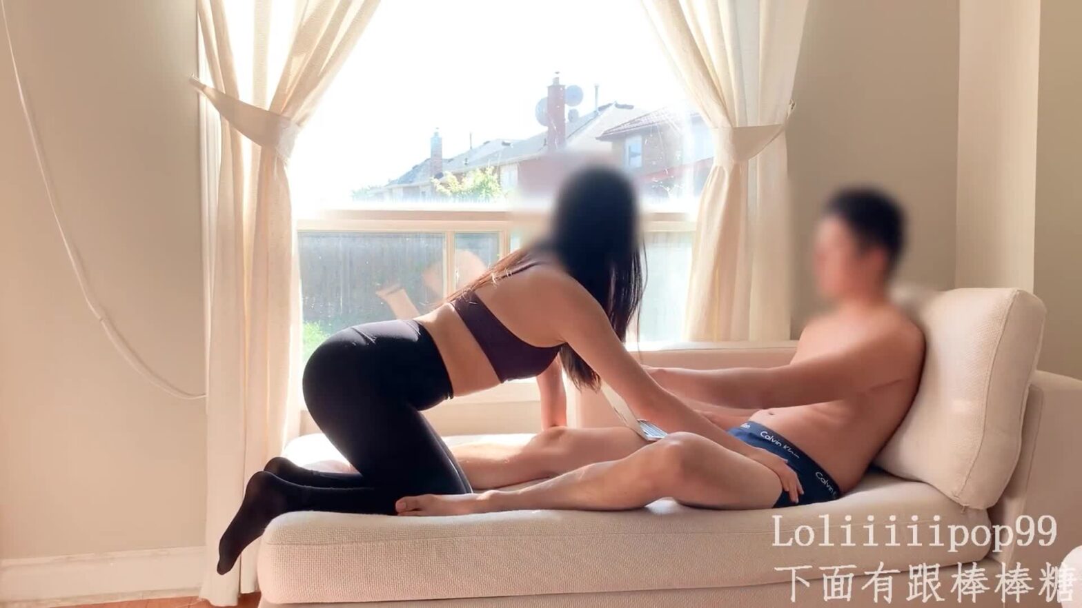 Chị em cùng làm son thủ công thử màu lên môi nhau sâu – sexxx