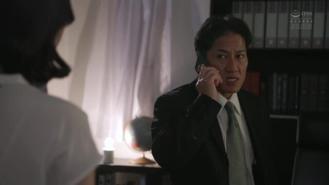 Cô Chủ Shop Đồ Chơi Người Lớn Bị Khách Bắt Thử Đồ