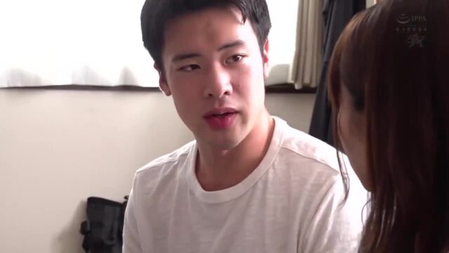 Nữ Nhân Viên Siêu Thị Bị Khách Thường Cao To Đụ Lén Trong Kho Hàng Sau Giờ Đóng Cửa