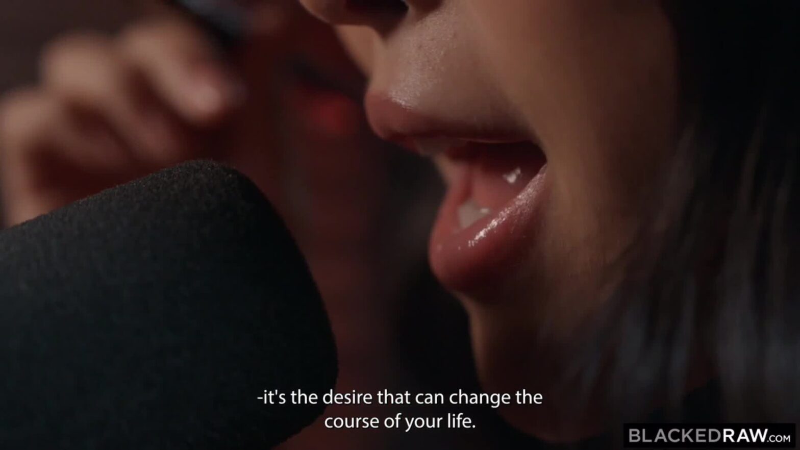 Em Nhân Viên Cửa Hàng Thời Trang Bị Khách Đụ Trong Phòng Thử Đồ