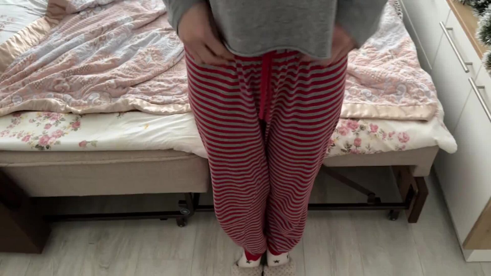 Vợ đang tập gym bị huấn luyện viên cá nhân địt trong phòng thay đồ – sexdoggy